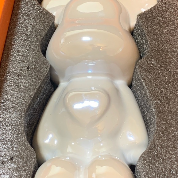 Yun Du Bearbrick Ceramic Bear piggy bank- White - Picture 5 of 6